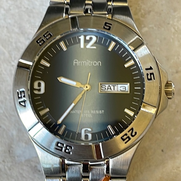 Armitron men battery water resistant 165ft stainless steel date&day - Picture 1 of 8
